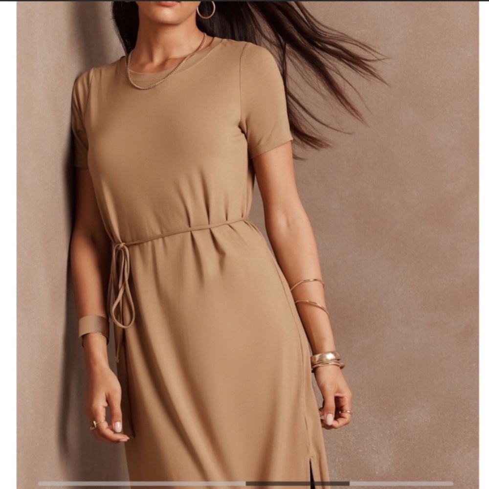 Banana Republic T-Shirt Midi Dress in iced latte